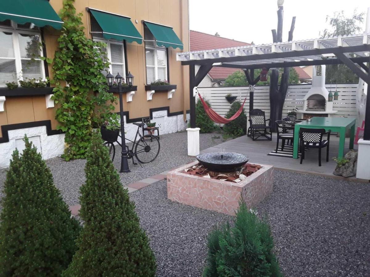 Mysig Takvaning Med Balkong Eskilstuna Extérieur photo